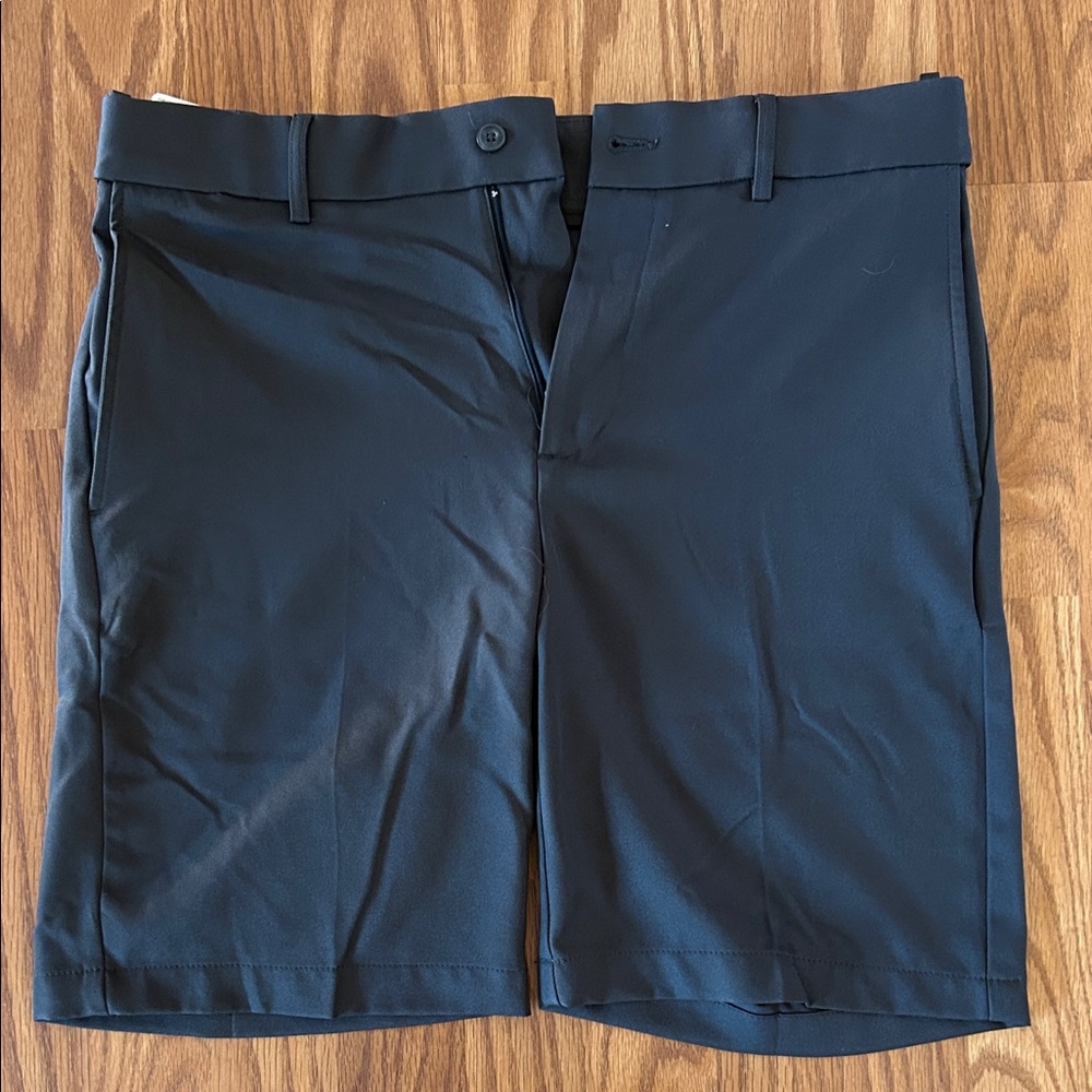 Men’s Grand Slam Performance golf shorts. Size 32. Charcoal gray.